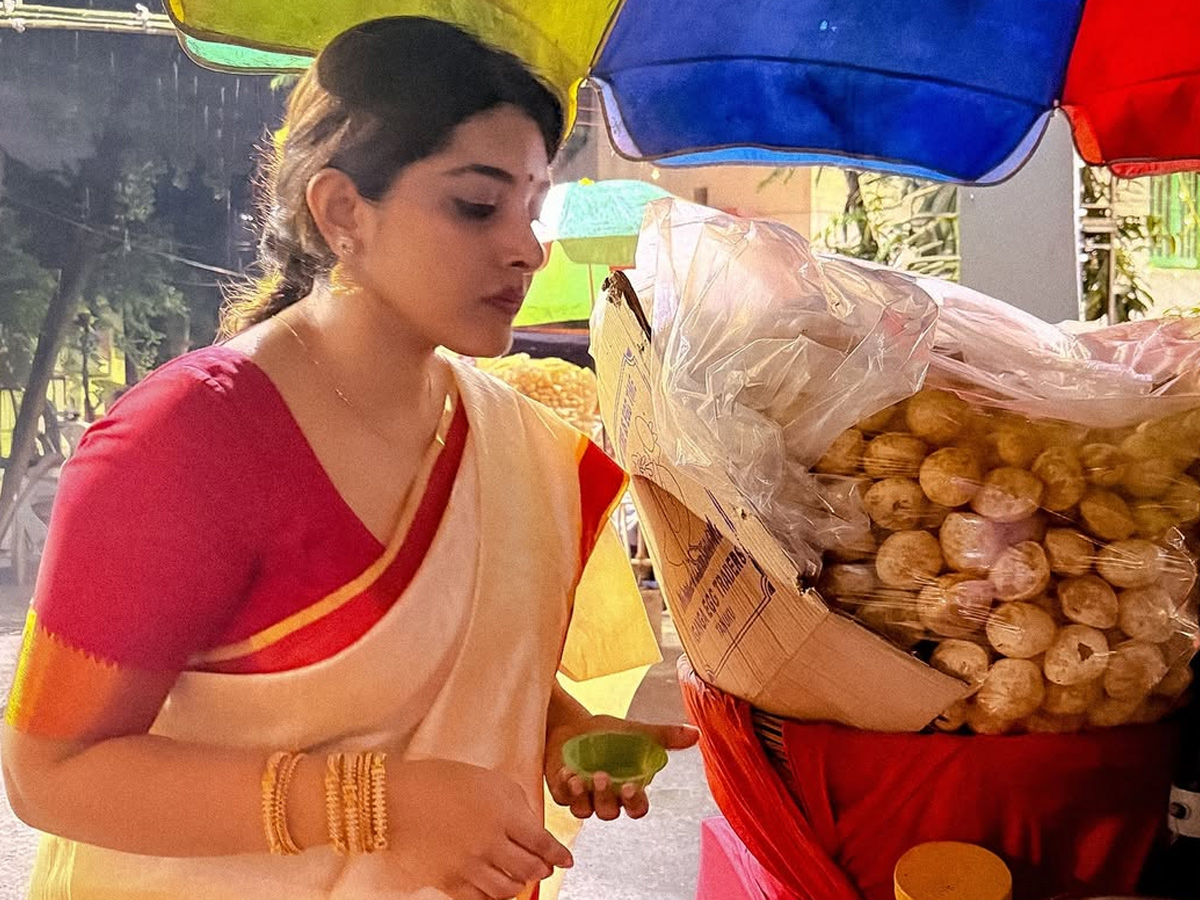Actress Nivetha Thomas visits Durga idols on the occasion of Dussehra Photos5