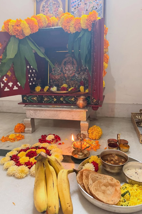 Anchor Anasuya Dussehra Celebrations With Family Photos8