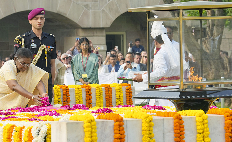 PM Modi pays tribute to Mahatma Gandhi on occasion of his birth anniversary at Rajghat in New Delhi Photos6