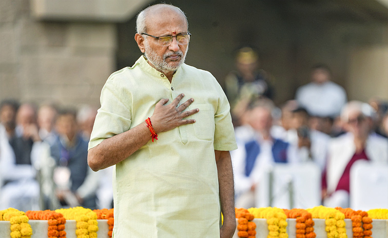 PM Modi pays tribute to Mahatma Gandhi on occasion of his birth anniversary at Rajghat in New Delhi Photos8