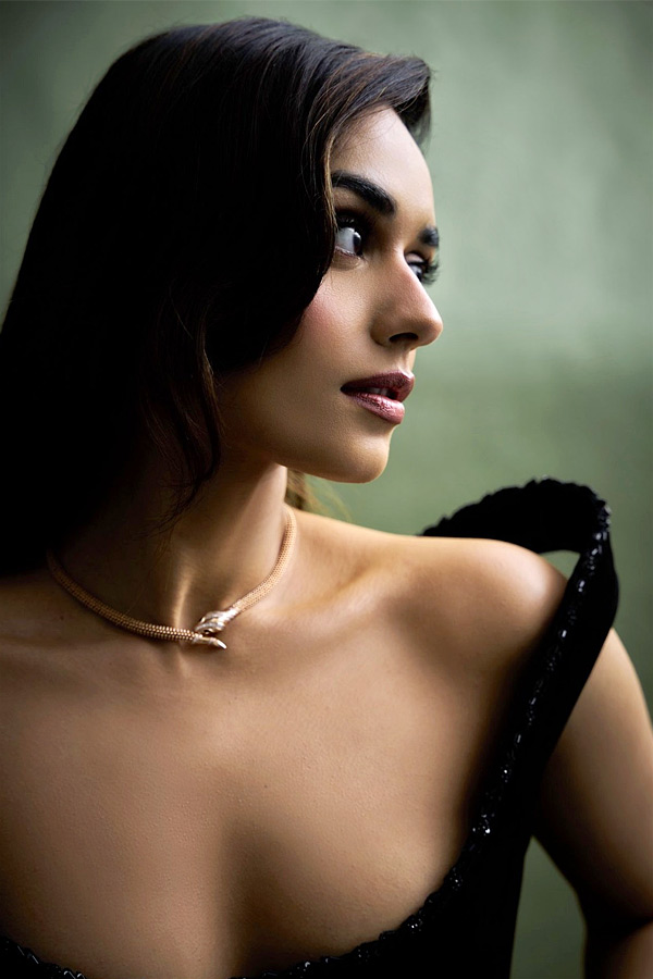 Star Actress Dazzles At Jewellery exhibition Photos2