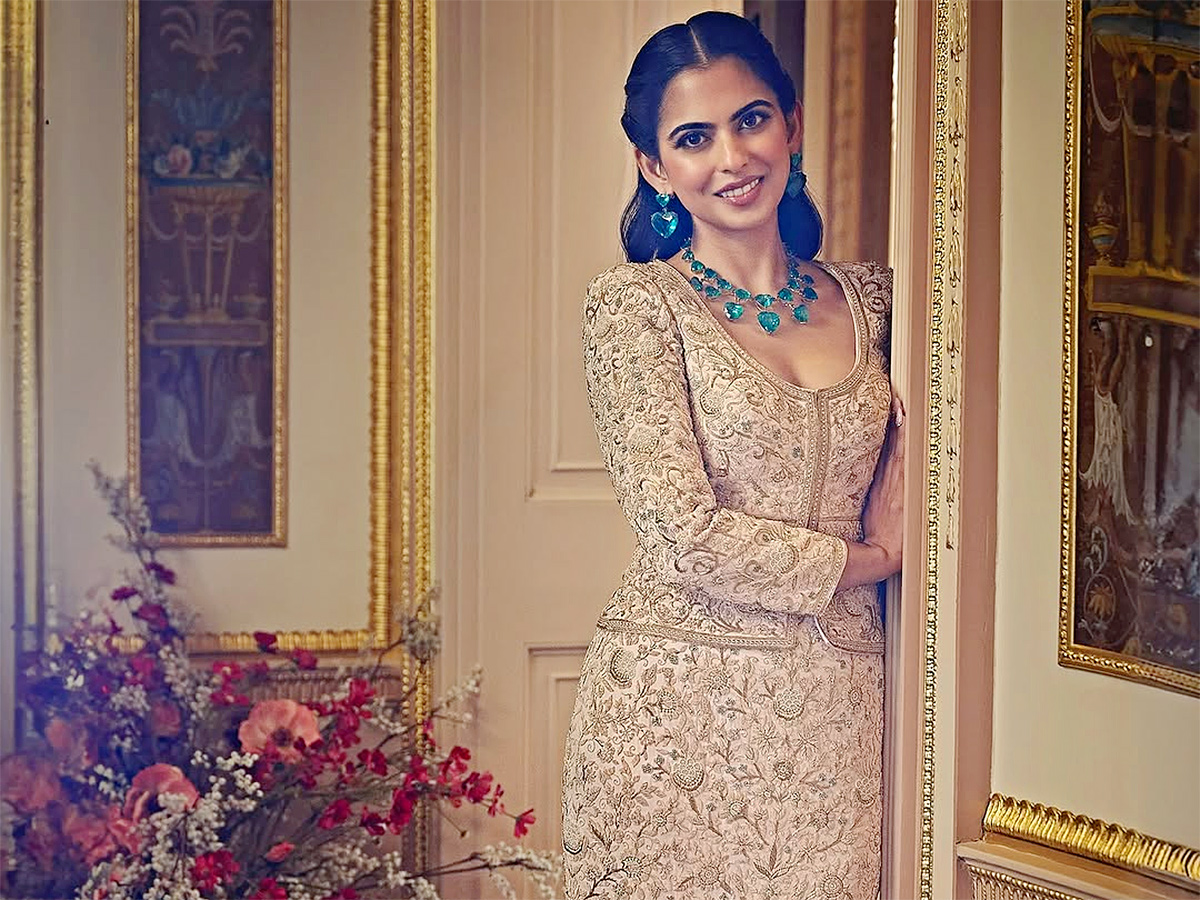 Nita Ambani and Isha Ambani slay at the Pink Ball in stunning2