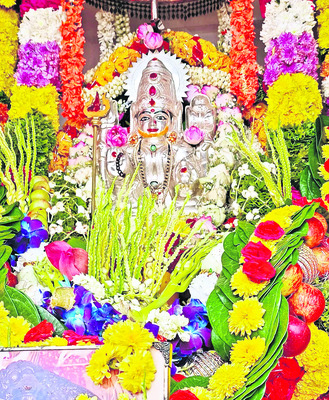 కొండ కోనలు దాటుకుని..1
