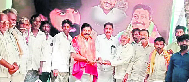 ఆలయ నిర్మాణానికి ఆదోని మాజీ ఎమ్మెల్యే విరాళం 1