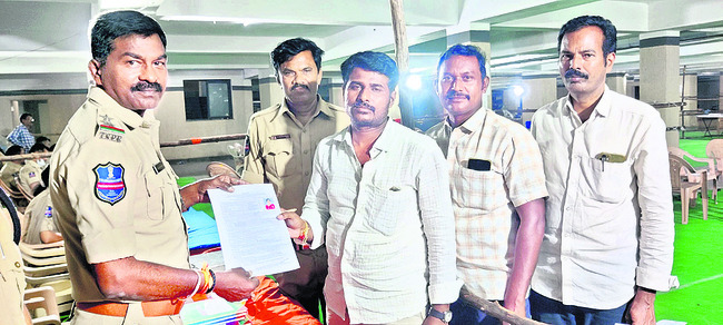 మీడియా గొంతు నొక్కడం అప్రజాస్వామికం1