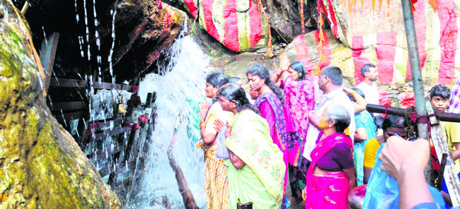 కరుణించు మంగమ్మ తల్లీ
1