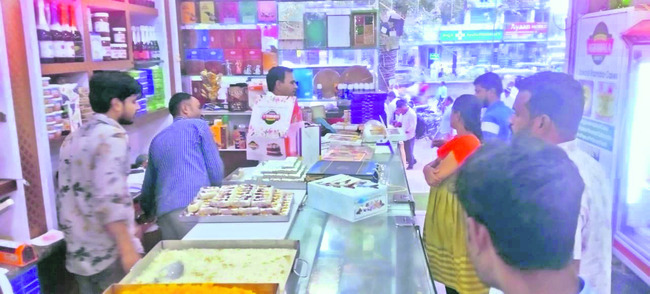 మార్కెట్లో కొనుగోళ్ల సందడి5