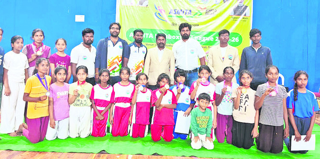 ఉత్సాహంగా యోగాసన క్రీడా ఎంపికలు
1