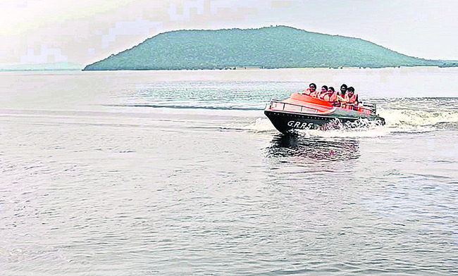 పాకాలలో పర్యాటకుల సందడి2