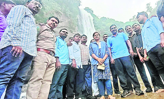 లొద్ద జలపాతం అభివృద్ధి చేస్తా1