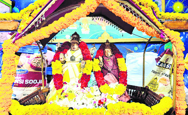 శాస్త్రోక్తంగా పల్లకీ సేవ 1