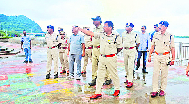 ‘ఆ ఒక్క కిలోమీటర్’ పూర్తి చేస్తే 400 ఎకరాలకు మేలు3