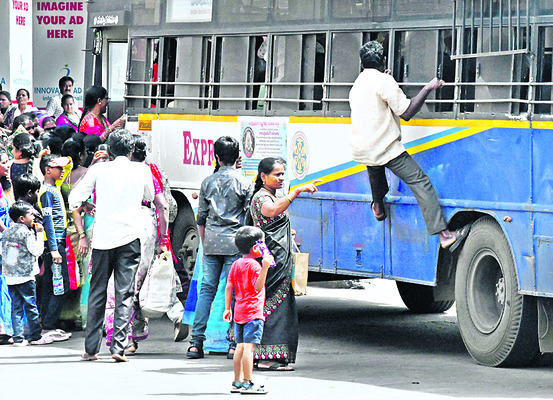 ● పల్లెకు చలో చలో.. 2