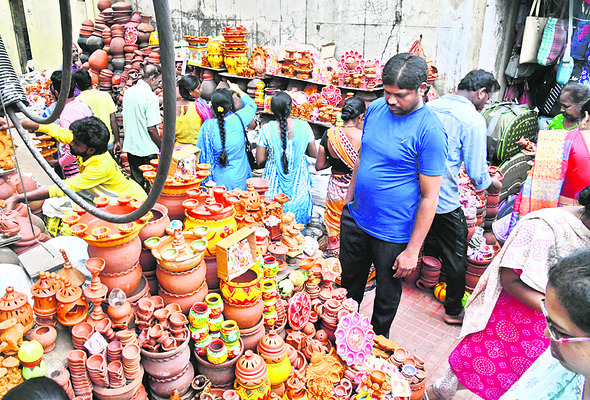 మార్కెట్లకు వెలుగుల సందడి 1