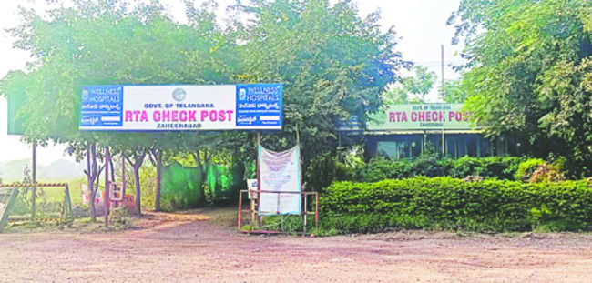 చెక్పోస్టులో ఏసీబీ సోదాలు1