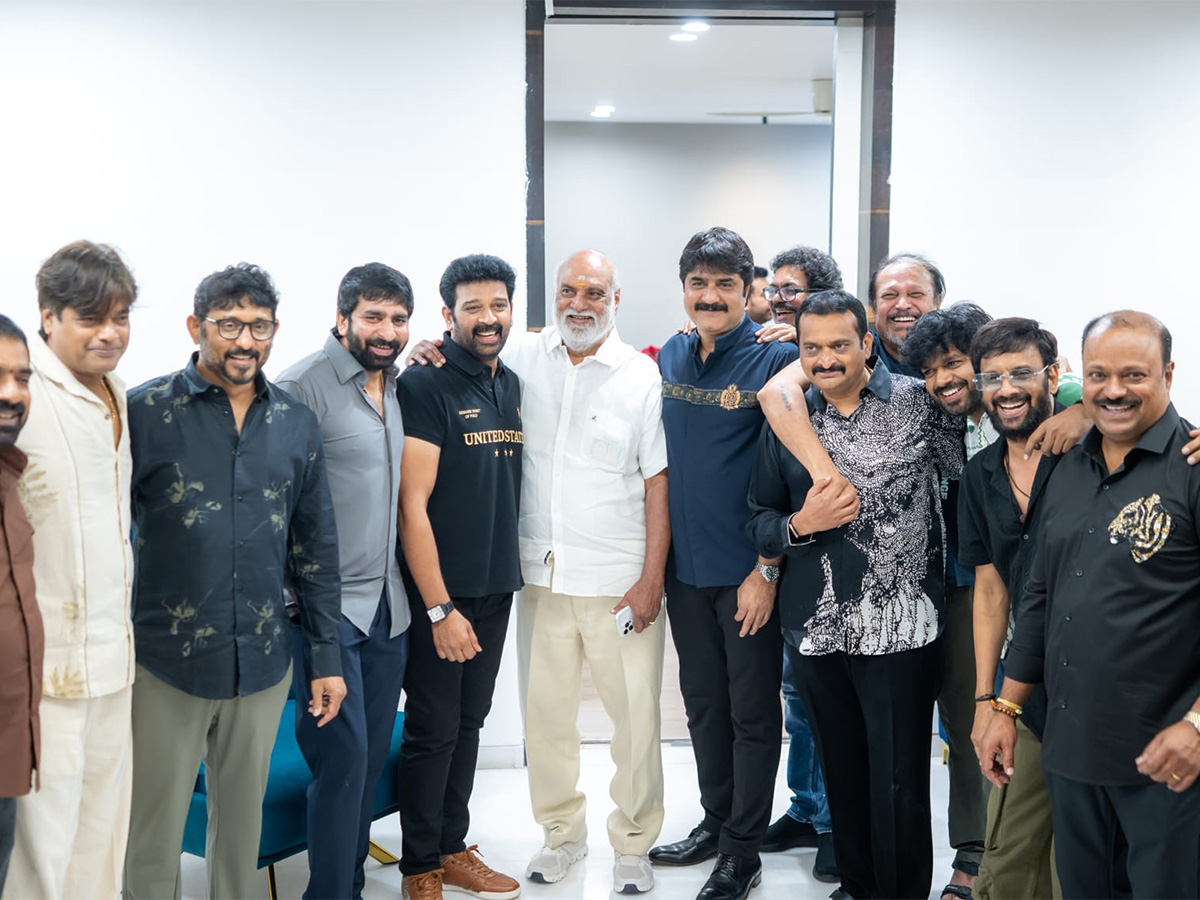 Diwali 2025 Bash At Bandla Ganesh Residence Viral Photos Gose3