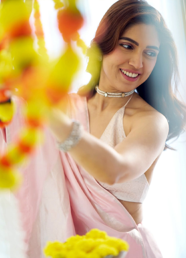Bollywood actress Bhumi Pednekar celebrated the festival with enthusiasm.8