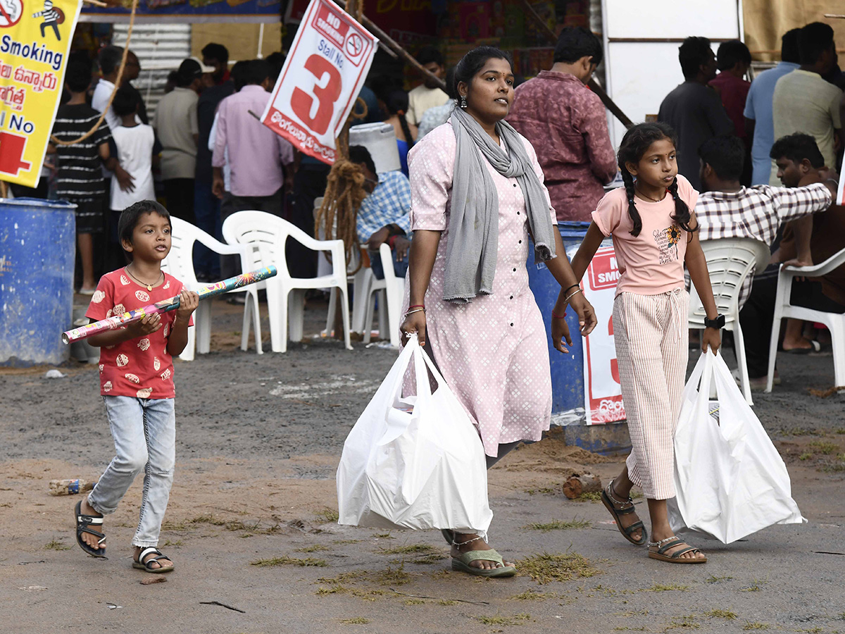 Diwali 2025 Celebrations In Telugu States Photos3