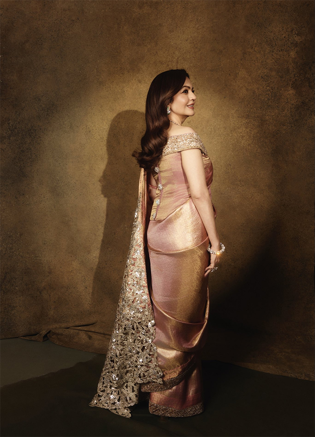Nita Ambani and Isha Ambani slay at the Pink Ball in stunning4