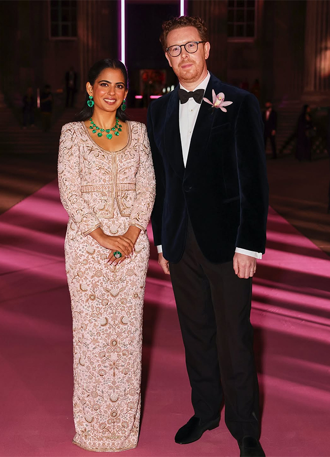 Nita Ambani and Isha Ambani slay at the Pink Ball in stunning8