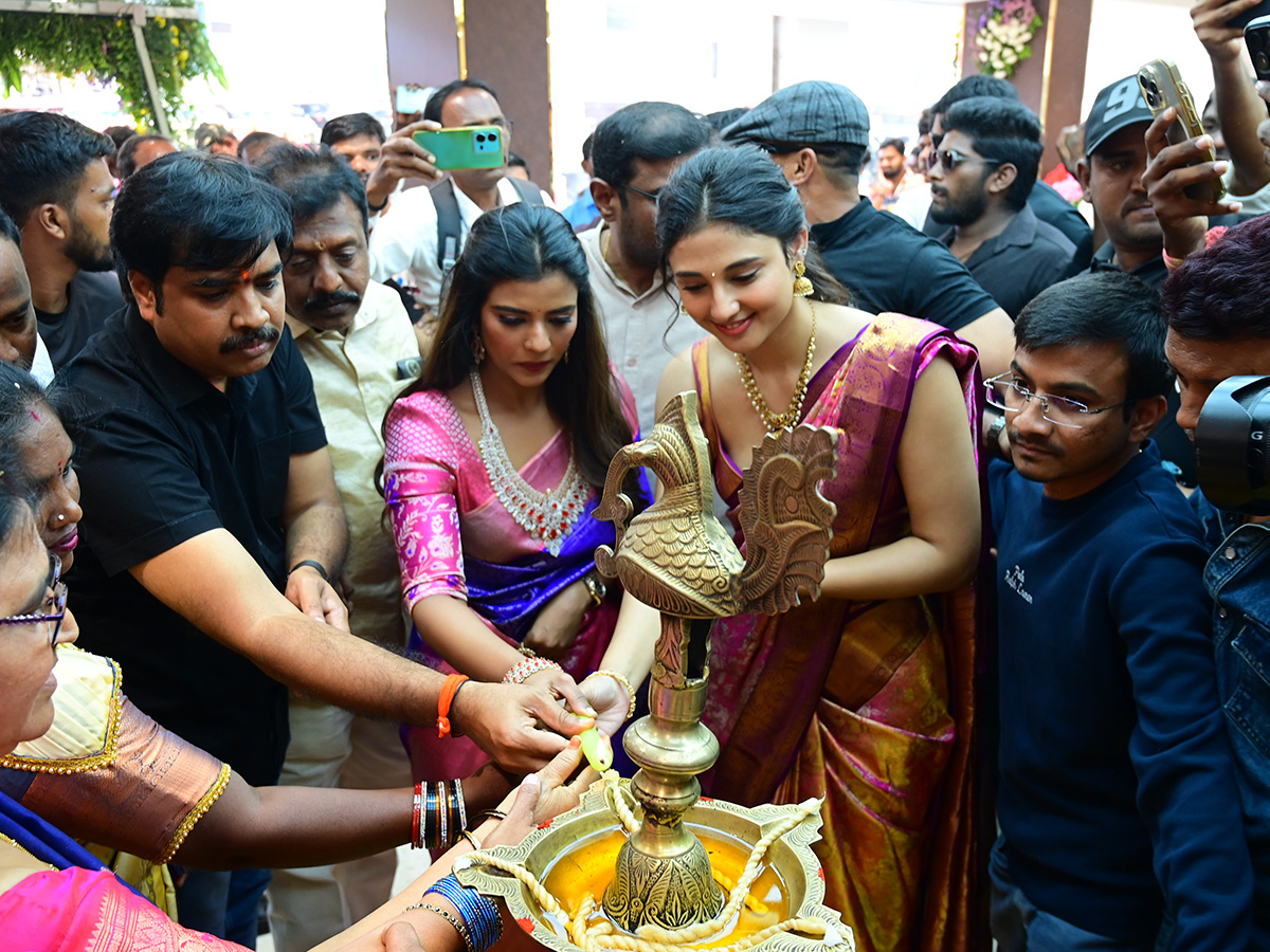 Tollywood Actress Ritika Nayak And Aishwarya Rajesh in Guntakal14