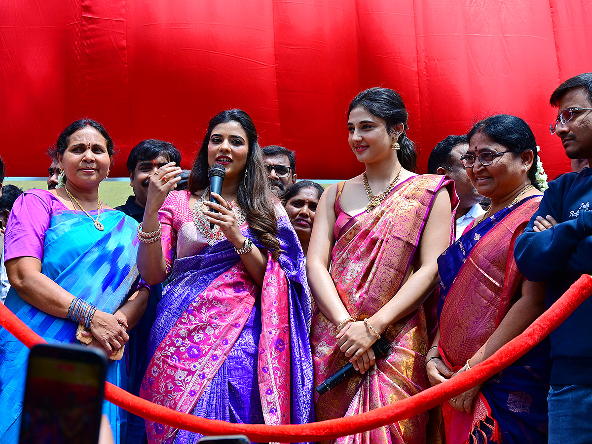 Tollywood Actress Ritika Nayak And Aishwarya Rajesh in Guntakal17