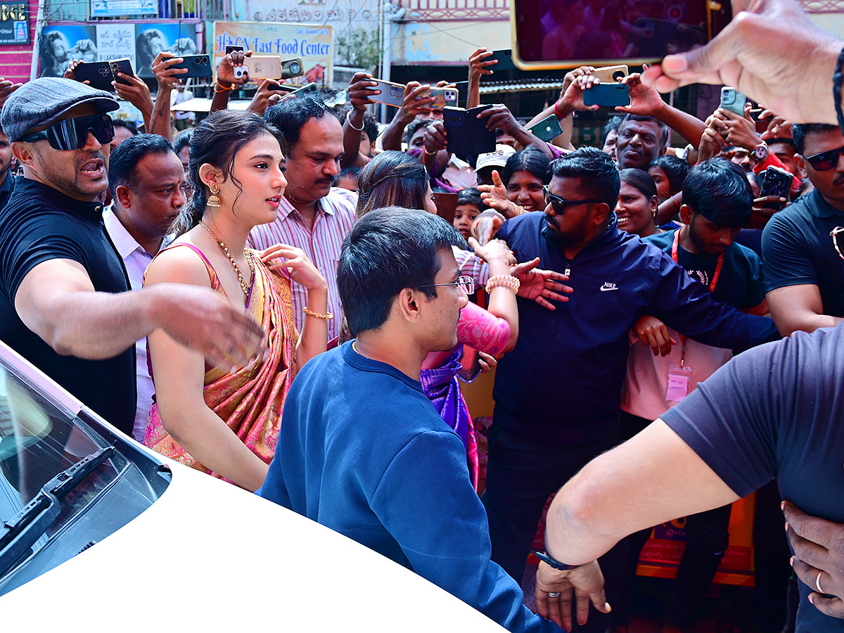 Tollywood Actress Ritika Nayak And Aishwarya Rajesh in Guntakal18