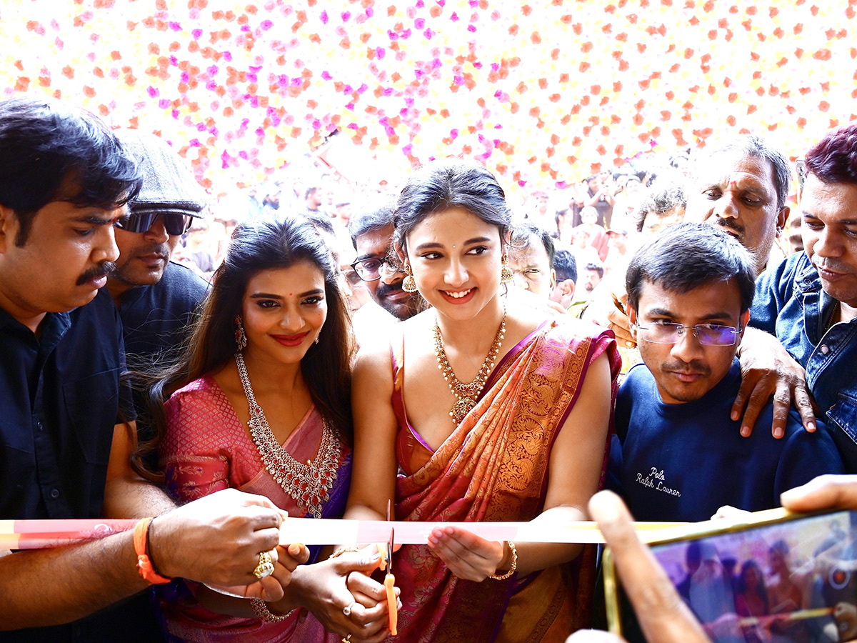 Tollywood Actress Ritika Nayak And Aishwarya Rajesh in Guntakal19
