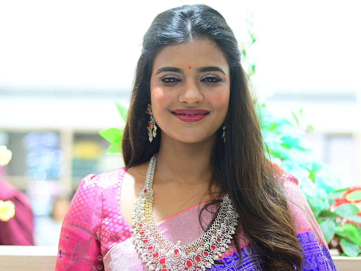 Tollywood Actress Ritika Nayak And Aishwarya Rajesh in Guntakal7