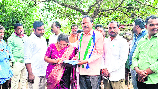 ప్రైవేటీకరణతో వైద్య విద్య దూరం 1