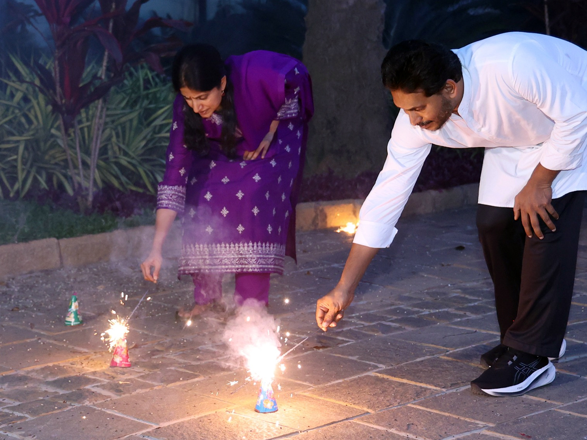 YS Jagan's Couple in Diwali Celebrations (Photos)9