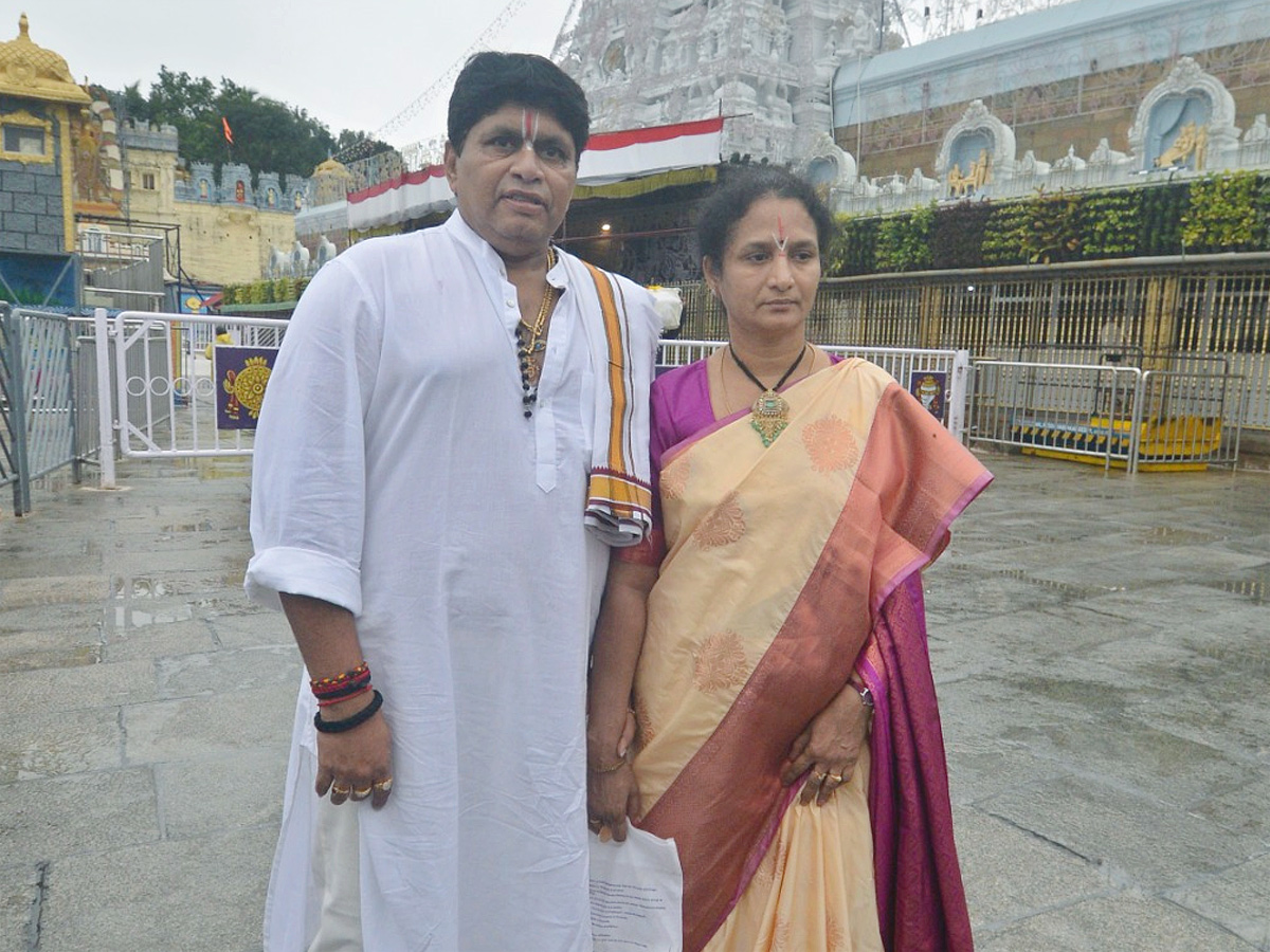 Comedian Raghu Visited Tirumala Tirupati Photos3