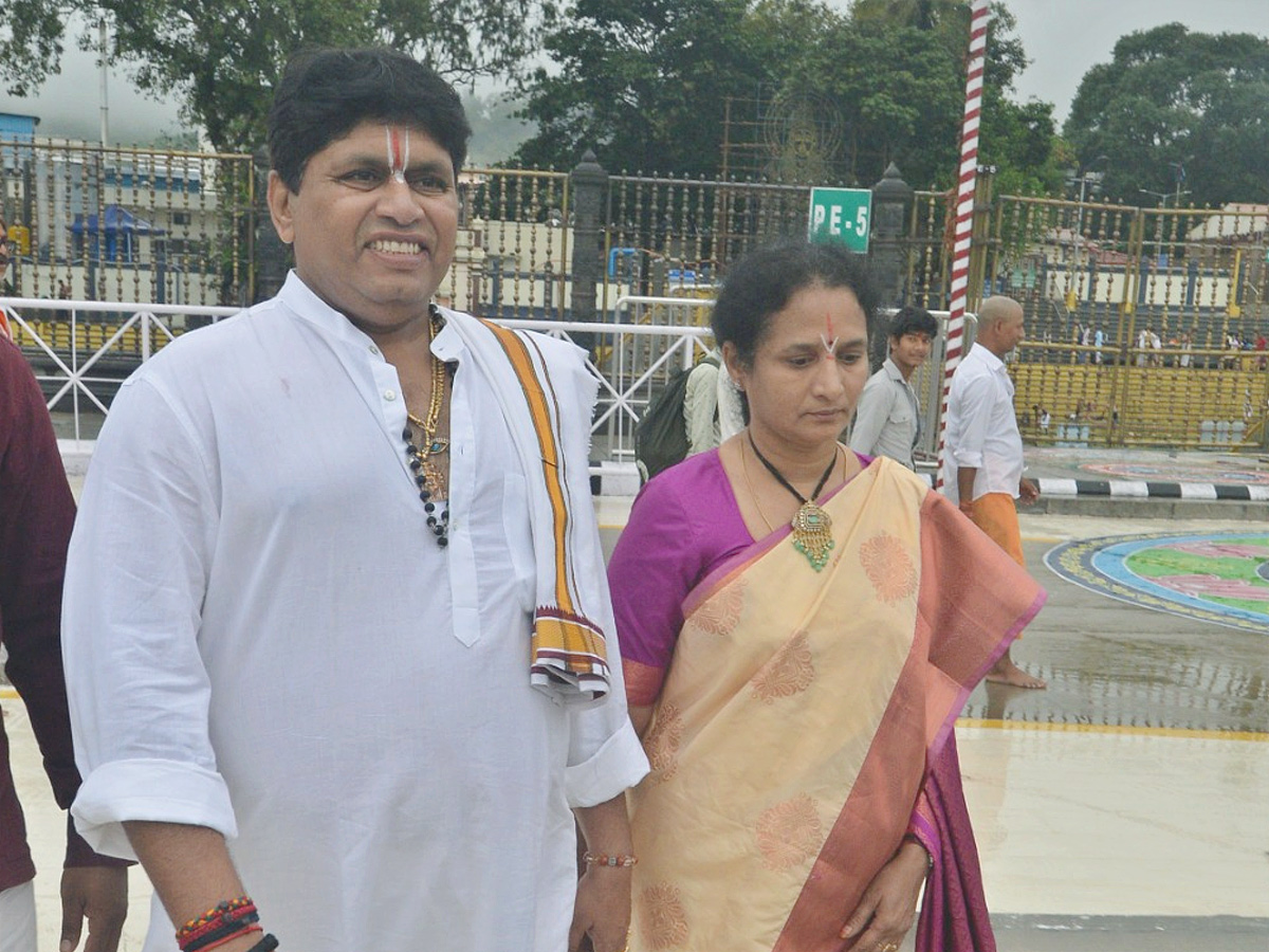 Comedian Raghu Visited Tirumala Tirupati Photos4