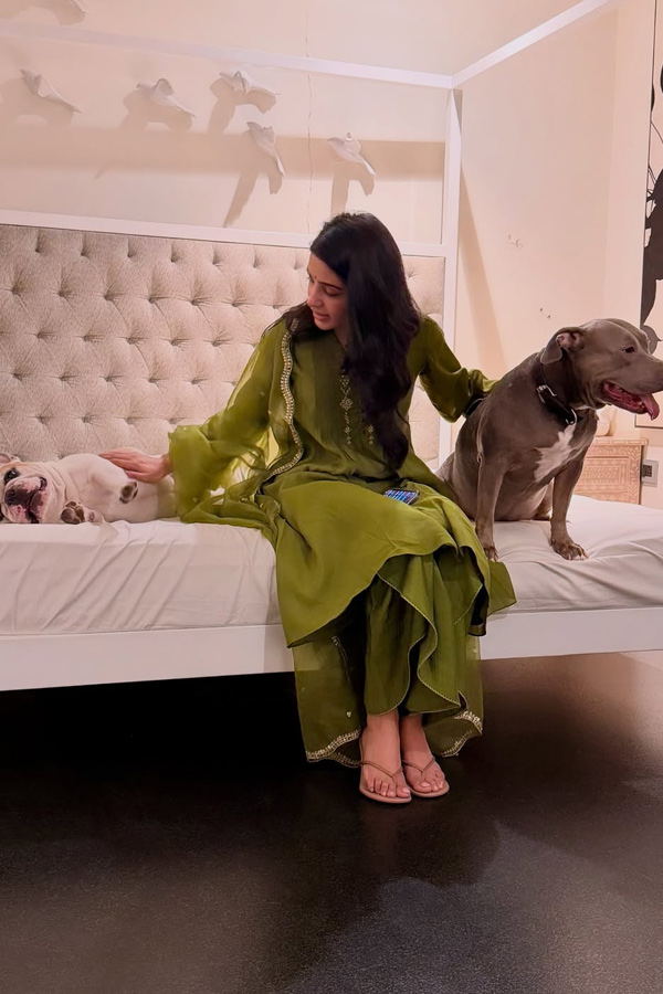 Samantha Diwali Celebrations With Raj Family Photos9