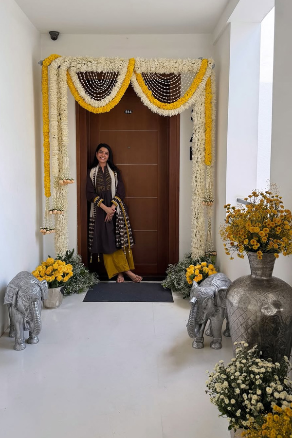 Samantha Diwali Celebrations With Raj Family Photos16
