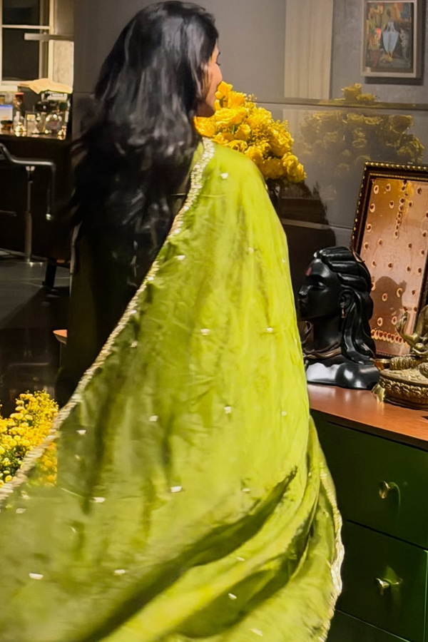 Samantha Diwali Celebrations With Raj Family Photos5