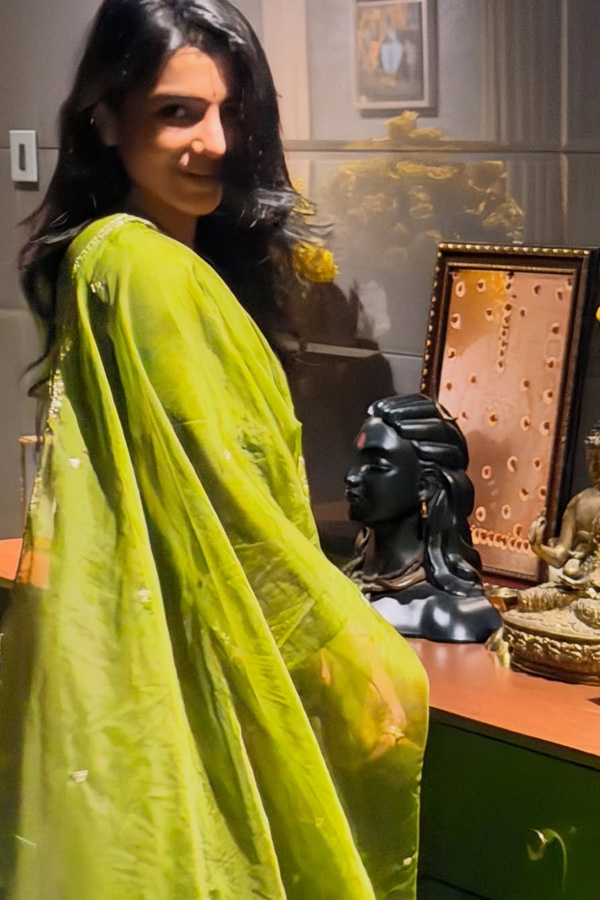 Samantha Diwali Celebrations With Raj Family Photos6