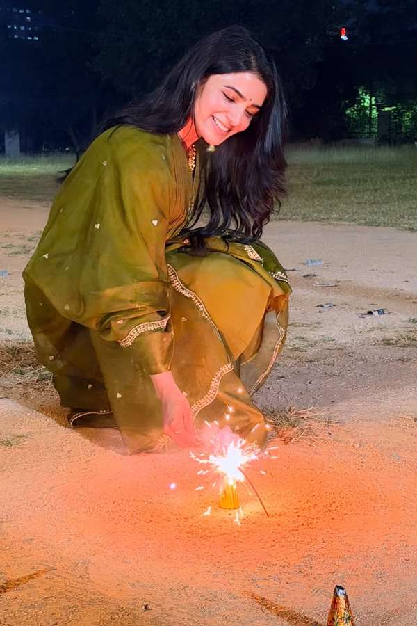 Samantha Diwali Celebrations With Raj Family Photos3
