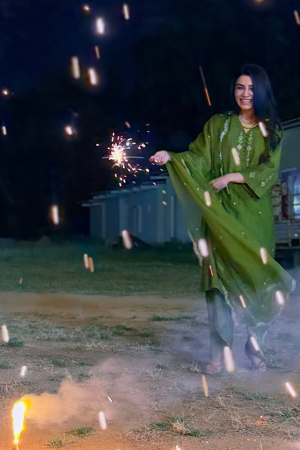 Samantha Diwali Celebrations With Raj Family Photos7