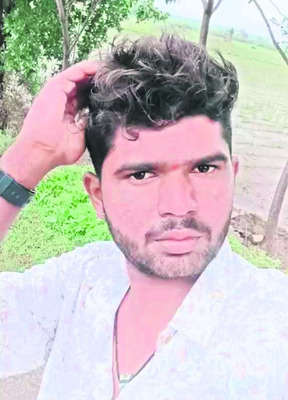 రైలు కిందపడి  యువకుడి ఆత్మహత్య  
2