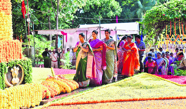శాంతిభద్రతల రక్షణలో పోలీసులే కీలకం1