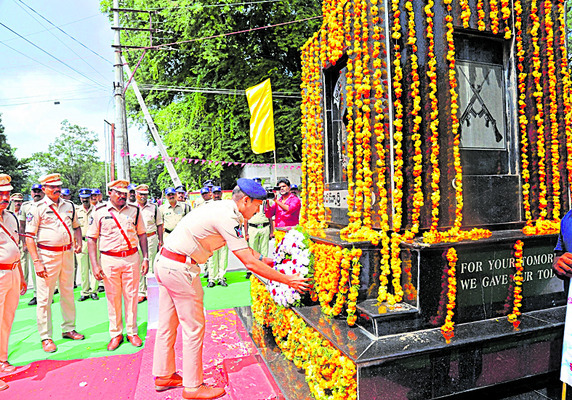 అమరవీరుల వీరోచిత త్యాగాలు మరువలేం 1