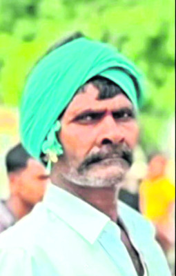 రోడ్డు ప్రమాదంలో స్నేహితుడి మృతి.. తట్టుకోలేక ఆత్మహత్య 1