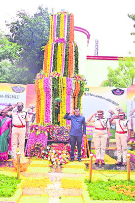 అమరవీరుల త్యాగాలు వెలకట్టలేనివి 1