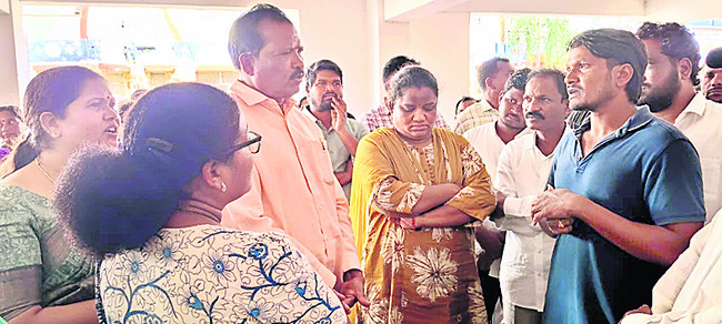 మూగబోయిన ఆత్మీయ పలకరింపు 1