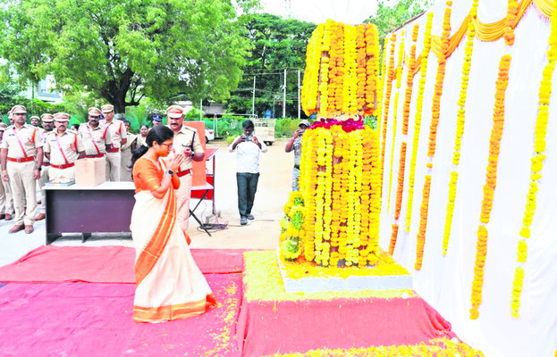 అమరుల త్యాగం స్ఫూర్తిదాయకం1