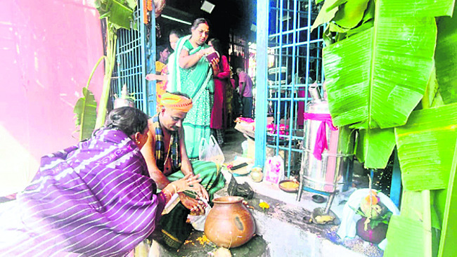 ఘనంగా కాళీ పూజలు ప్రారంభం1