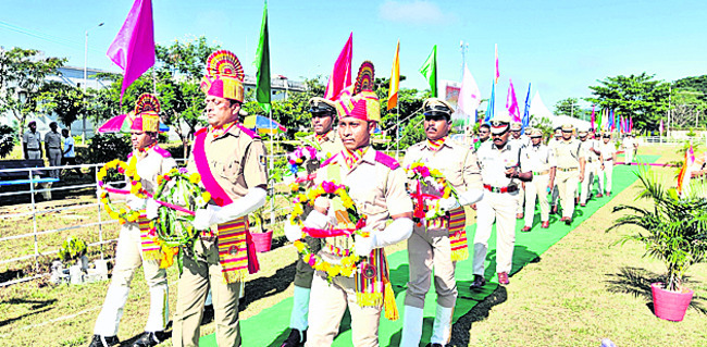 అమరవీరుల త్యాగాలను జాతి మరవదు 3