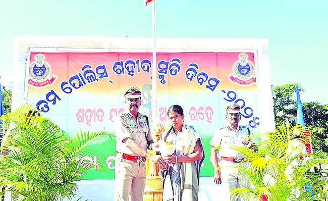 అమరవీరుల త్యాగాలను జాతి మరవదు 1