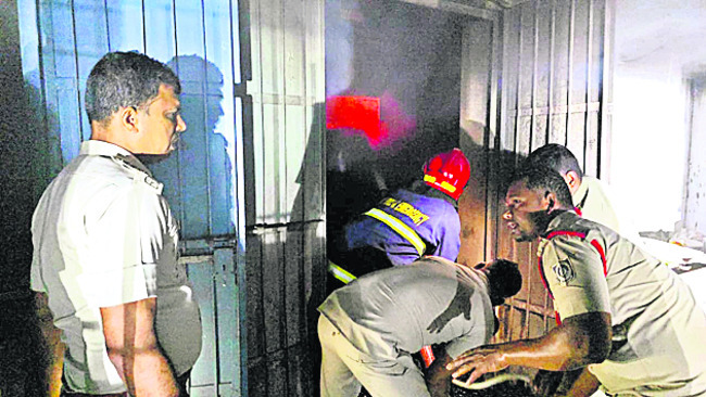 జీడి ఫ్యాక్టరీ దగ్ధం1